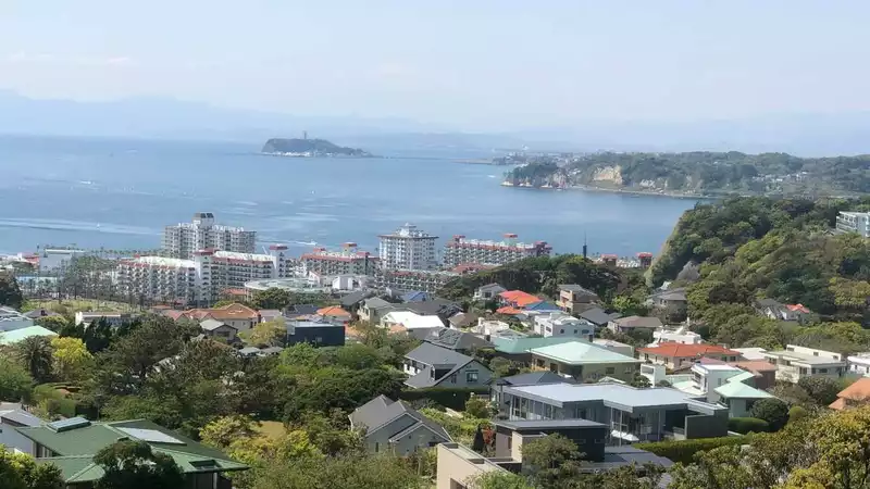 南浦和から実家の神奈川県逗子市まで一時間半程、帰省はとても楽です。