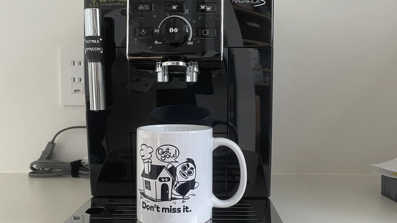 デロンギのコーヒーメーカーで豆挽いて楽しんでます☕️