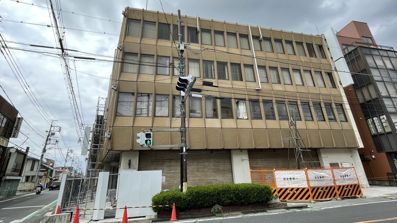 久喜駅西口の武蔵野銀行跡地。新築マンションが建設されるとのこと。高そう。汗。