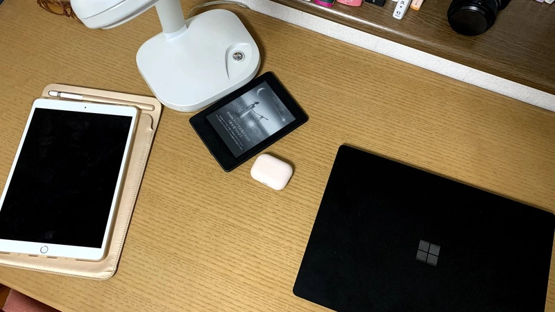 愛用のガジェットたち。Apple製品の新作発表会はだいたい午前2時の生放送を見ます。