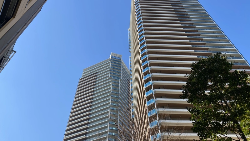 エリア最高層マンションのパークシティ柏の葉キャンパスザ・ゲートタワーウエスト（左）・イースト（右）