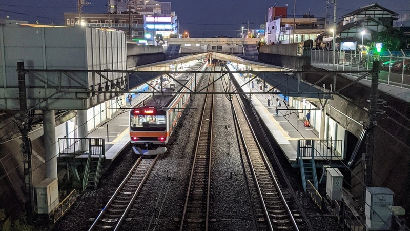 橋の上から見る東浦和駅。子供と帰り道に寄り道してます。